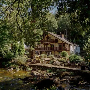  Hotel Logis Auberge De Pont Calleck France